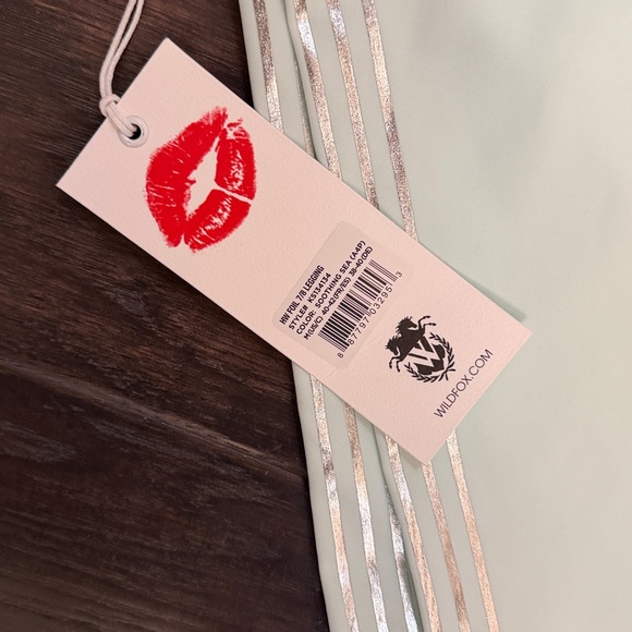 Wildfox Set Black Sweater Empire State Text & NWT Wildfox leggings mint - Picture 2 of 9